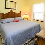 Karr Beach House On Franklin