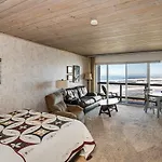 Lanai At The Cove