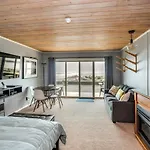 Lanai At The Cove