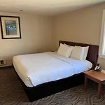 Promenade Inn & Suites Oceanfront