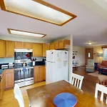 2 Bed 1 Bath Vacation Home In Seaside