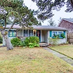 Seaside Classic Cozy Bungalow