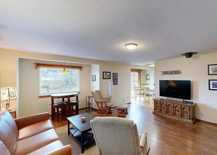 2 Bed 1 Bath Vacation Home In Seaside