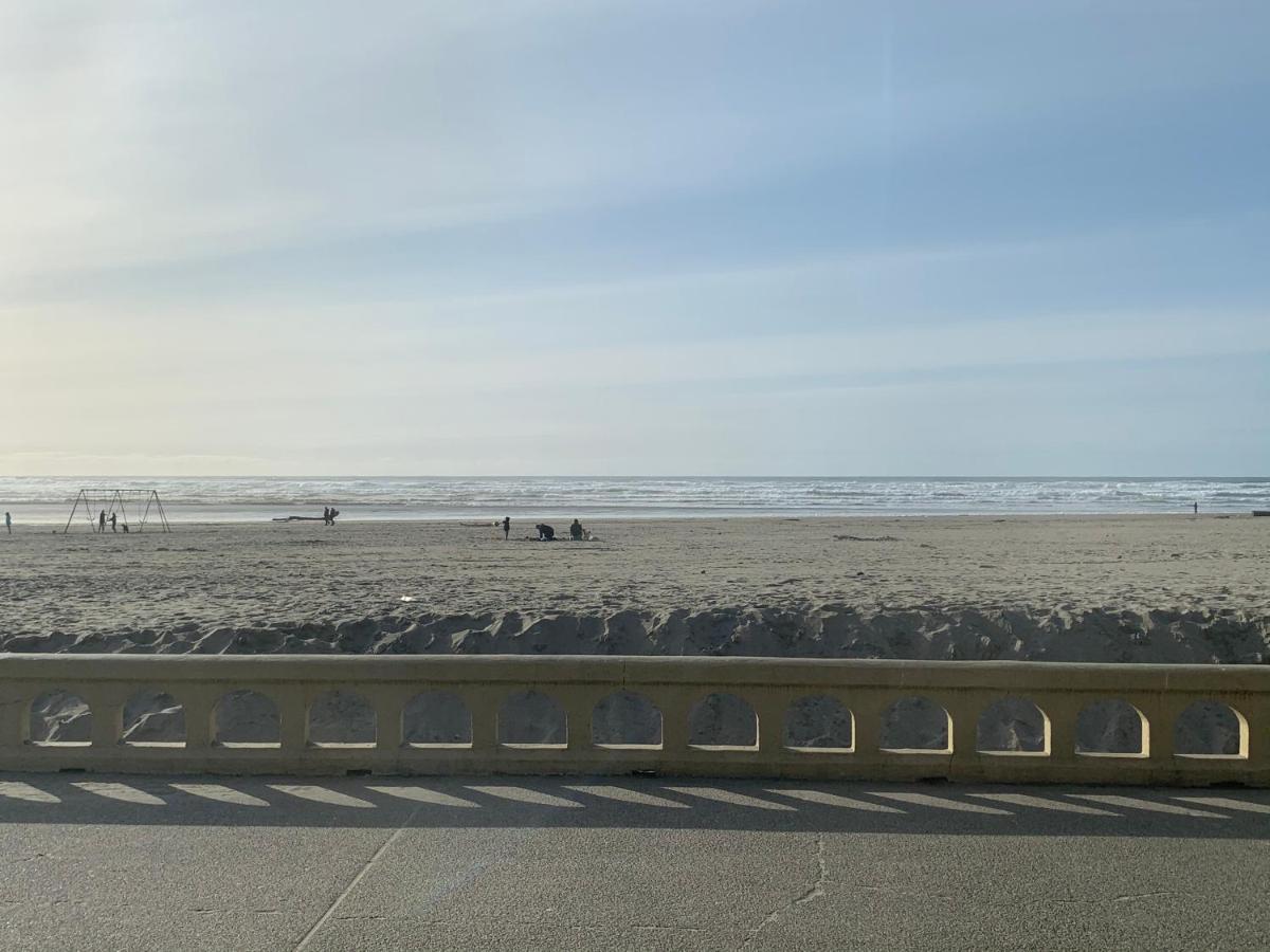 The Ocean Front At Motel Seaside