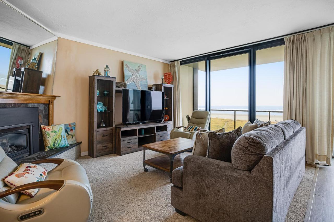 & Sea: Wave Watcher Apartment
