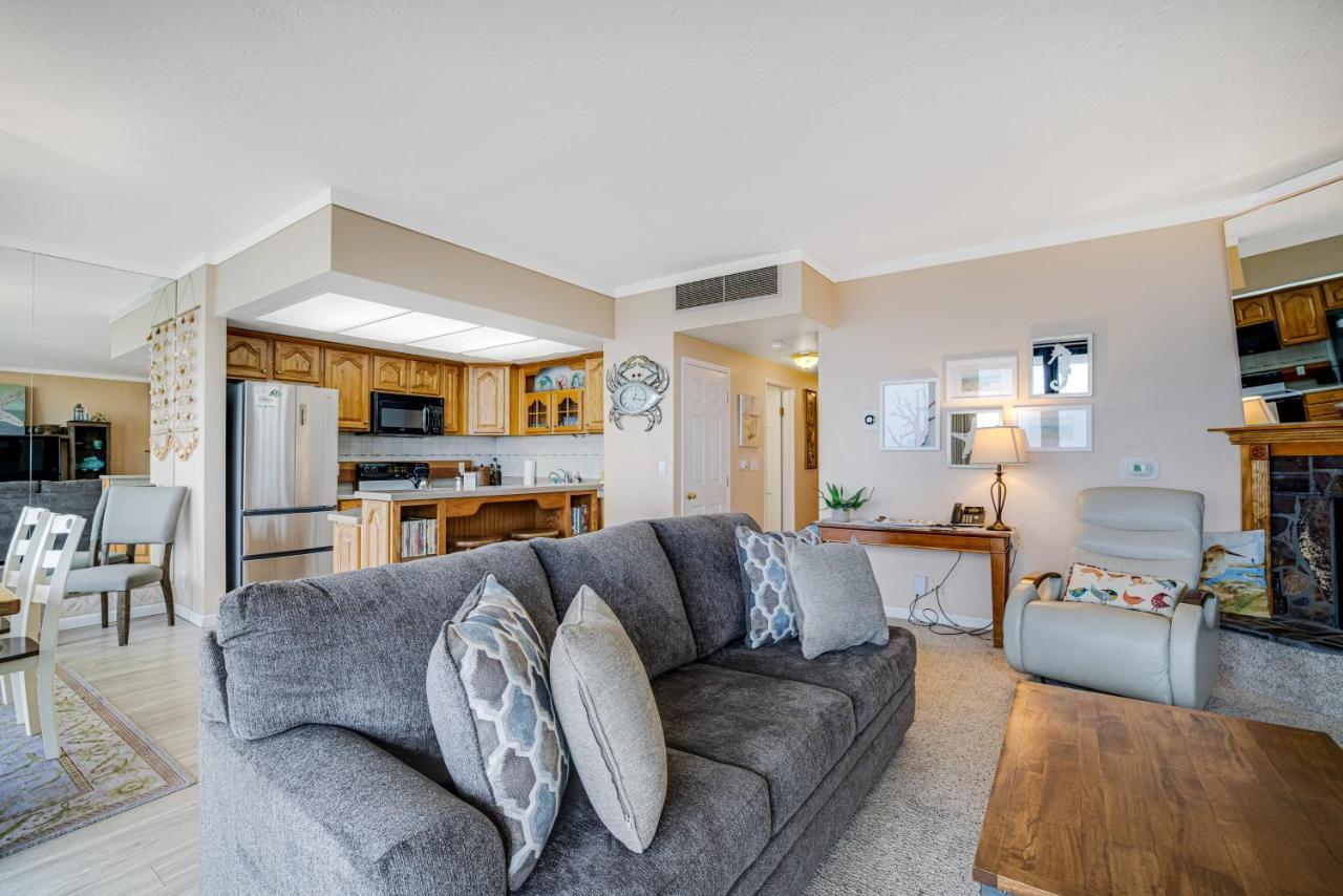 & Sea: Wave Watcher Apartment