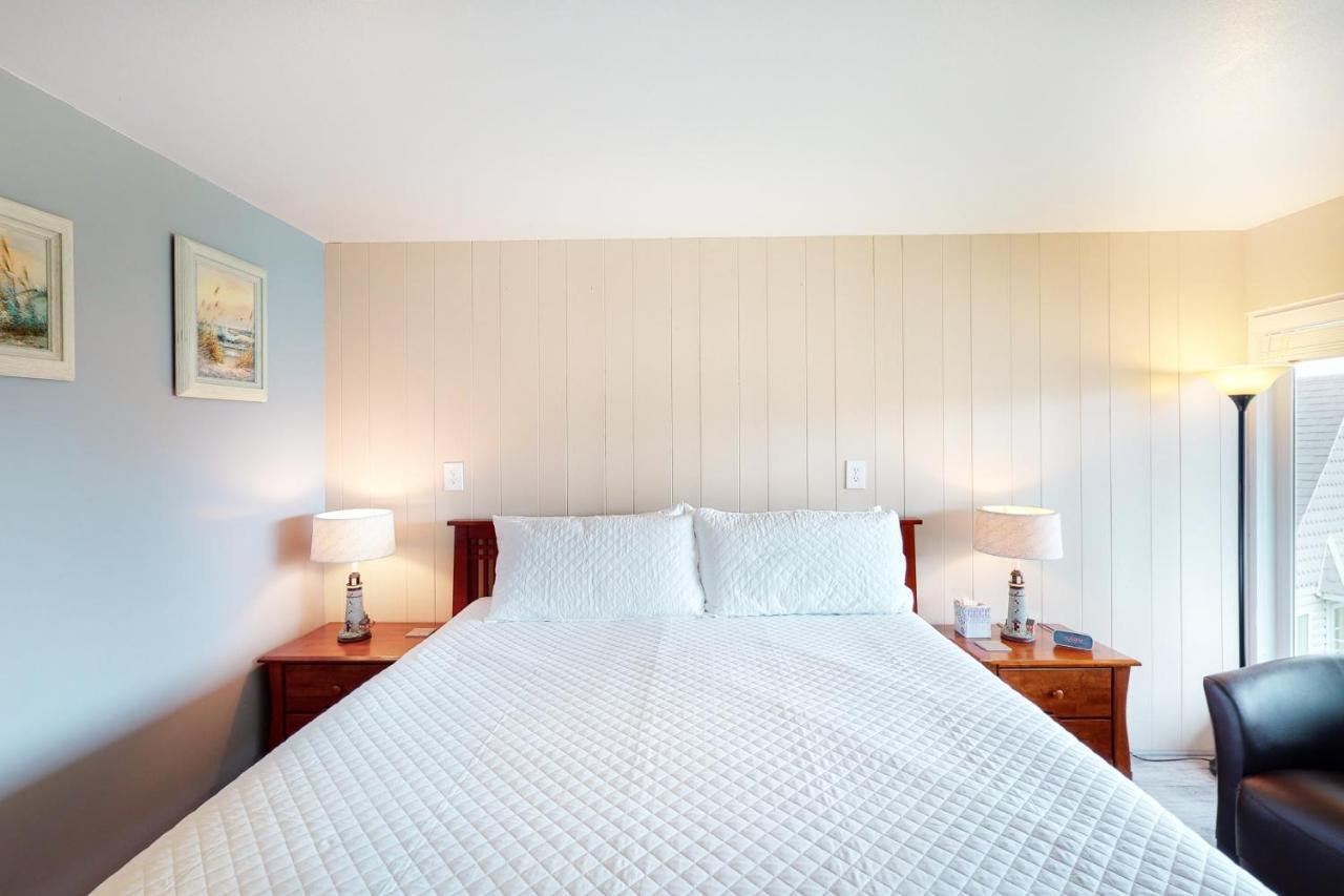 Tides By The Sea 138 Hotel