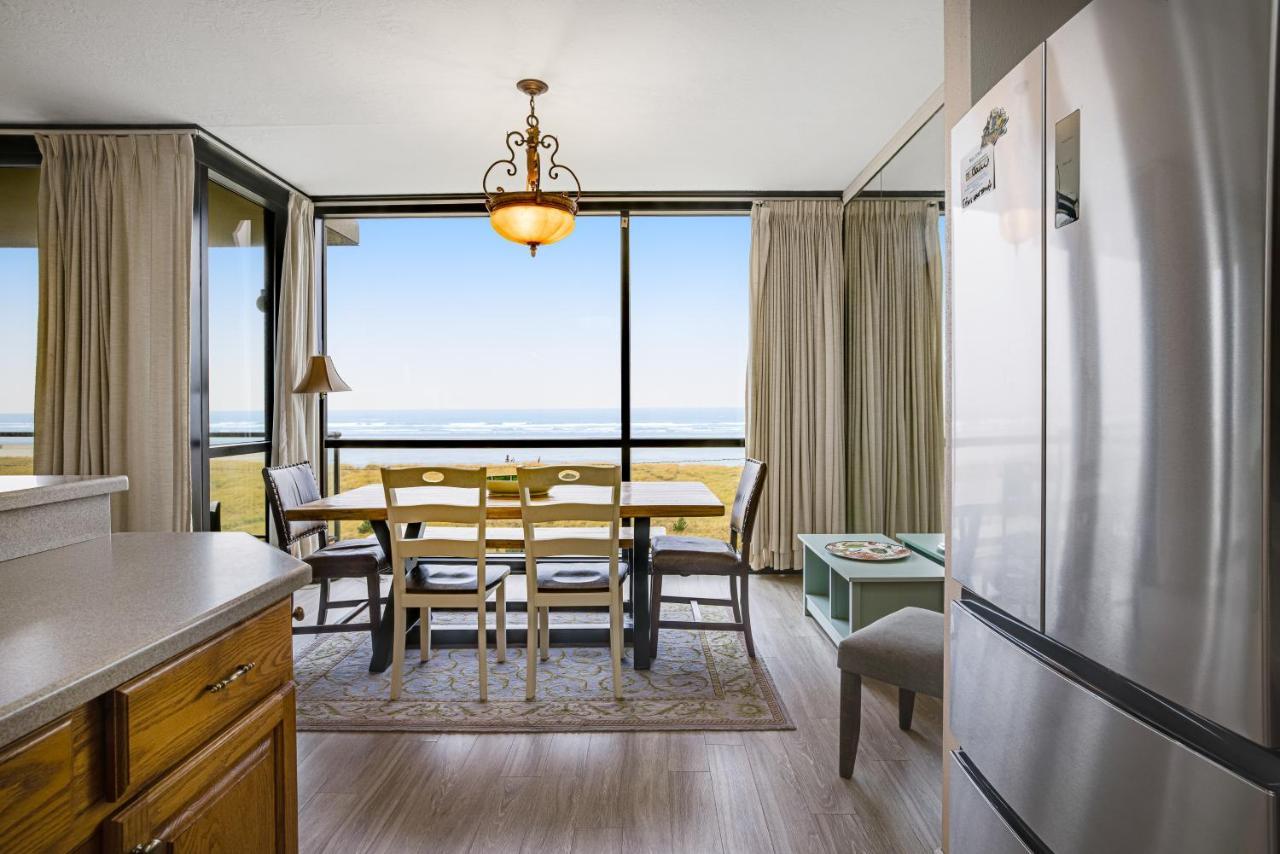 & Sea: Wave Watcher Apartment Seaside