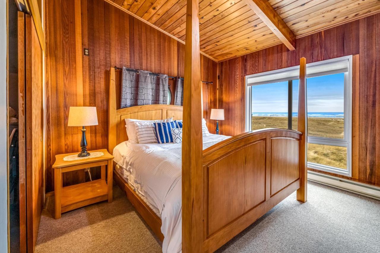 Captain's Quarters *