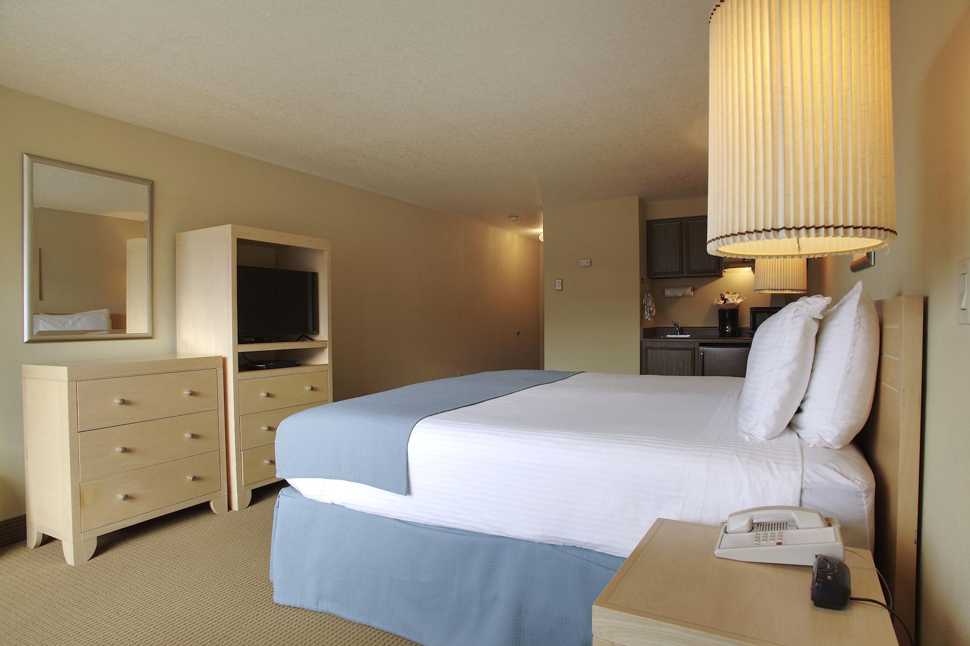 Hi Tide Oceanfront Resort 3*