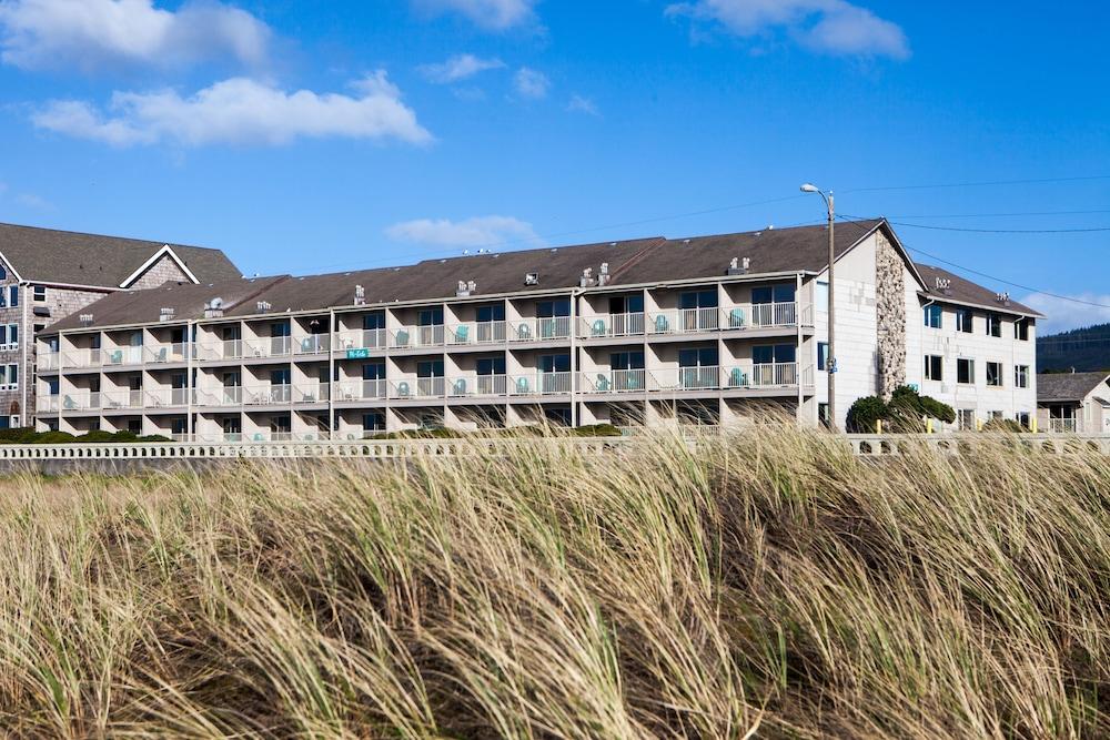 Hi Tide Oceanfront Resort 3*
