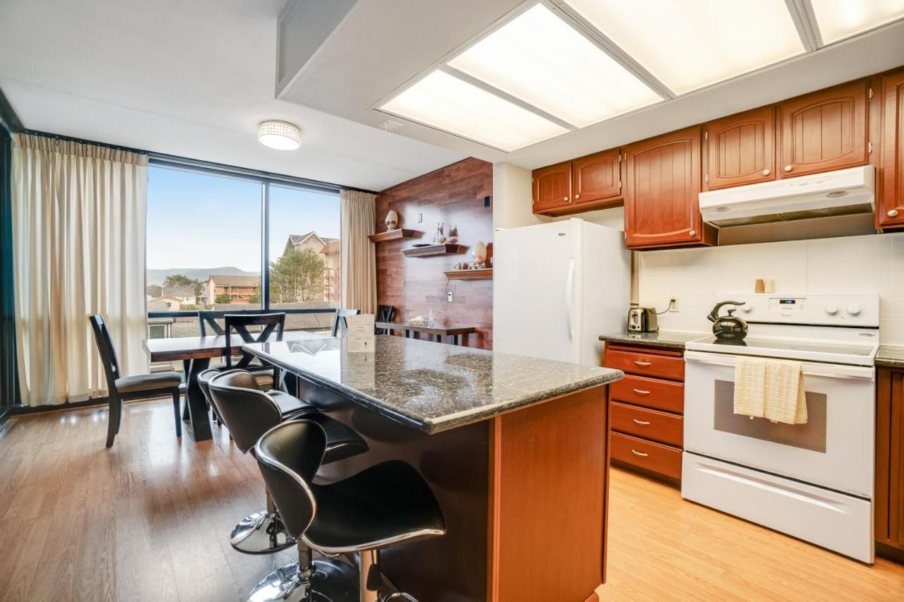 Apartment & Sea: Rare Ruby Seaside