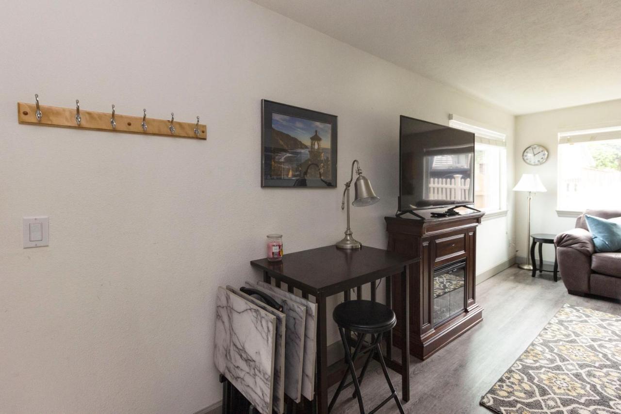 Riverwalk Seaside- Walk To Beach, One Level Home, Pet Friendly Apartment Seaside
