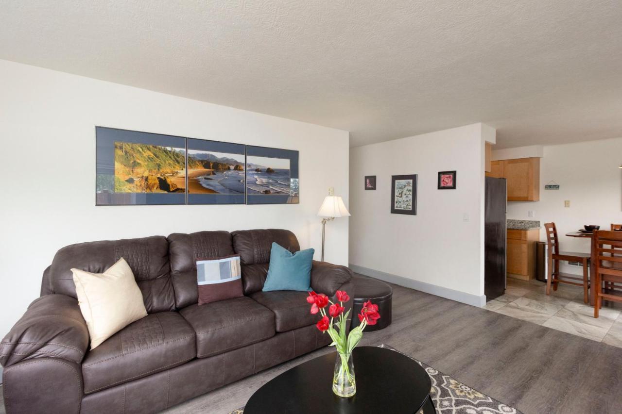 Apartment Riverwalk Seaside- Walk To Beach, One Level Home, Pet Friendly *