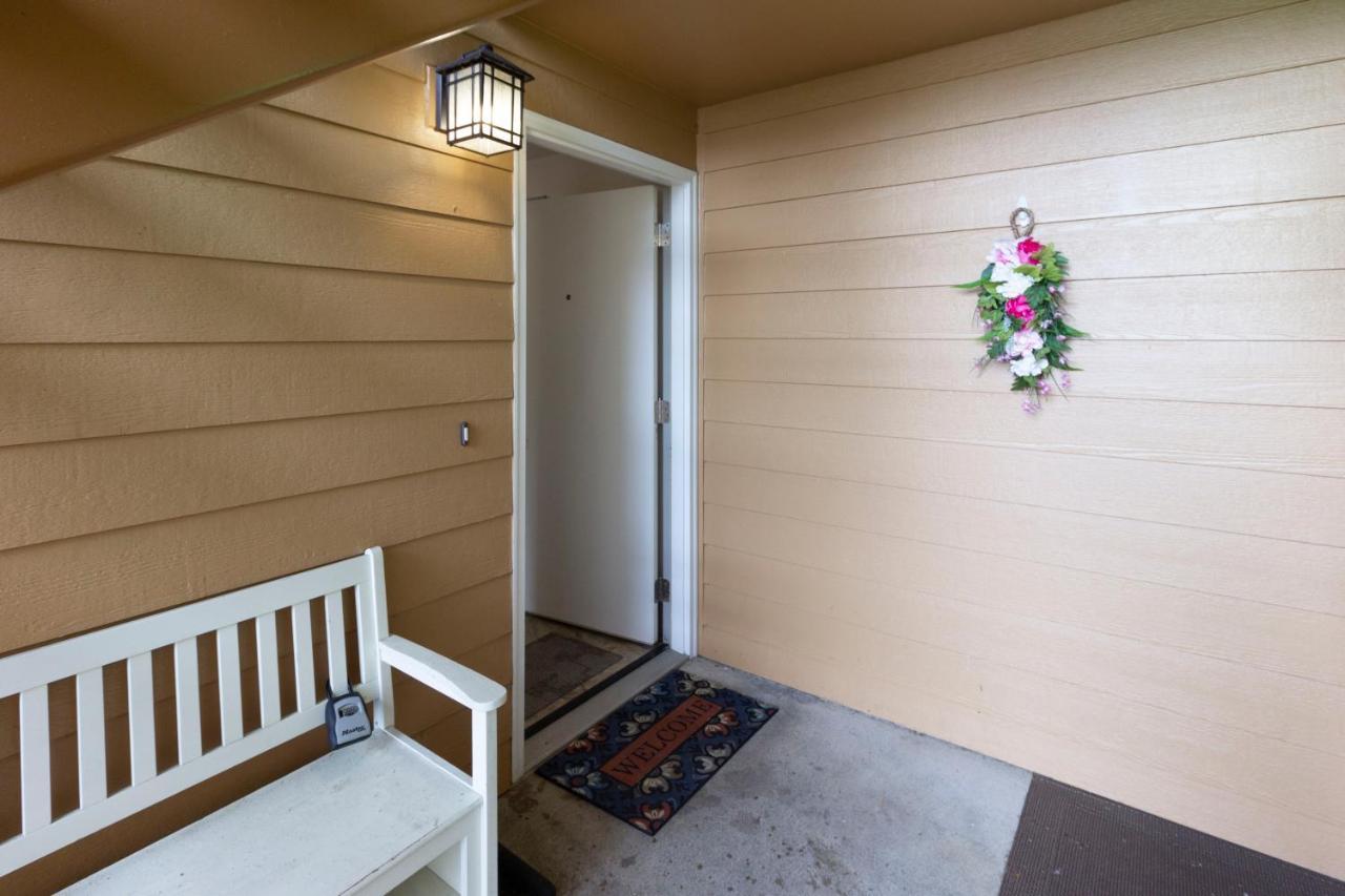 Riverwalk Seaside- Walk To Beach, One Level Home, Pet Friendly Apartment Seaside