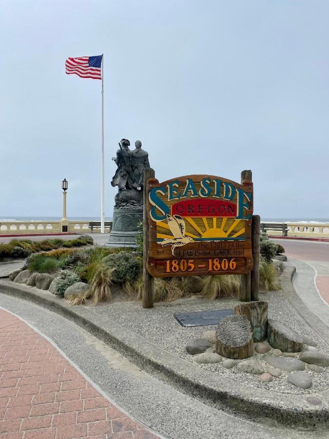Apartment Riverwalk Seaside- Walk To Beach, One Level Home, Pet Friendly *