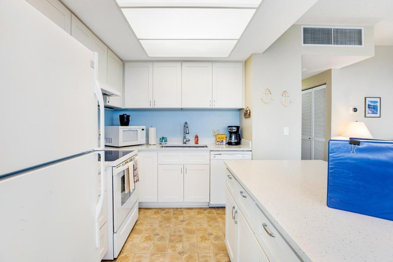 & Sea: The Holladay Apartment *