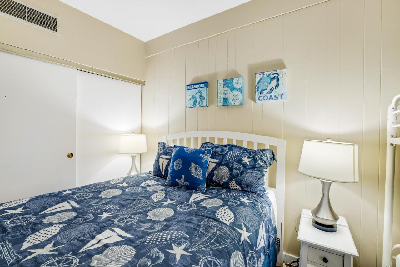 Apartment & Sea: The Holladay