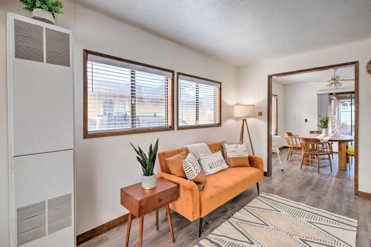 Cozy With Patio - Walk To