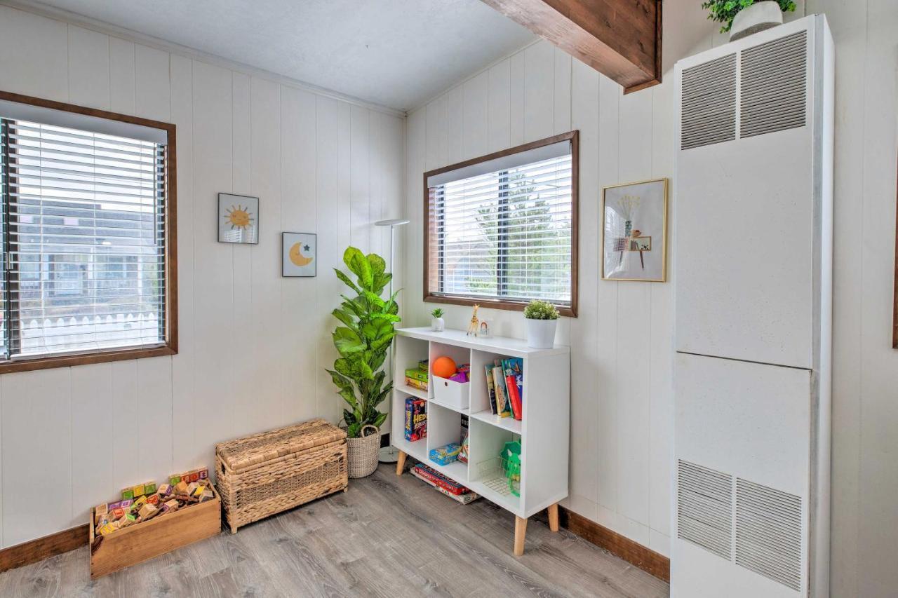 Cozy With Patio - Walk To Holiday home *