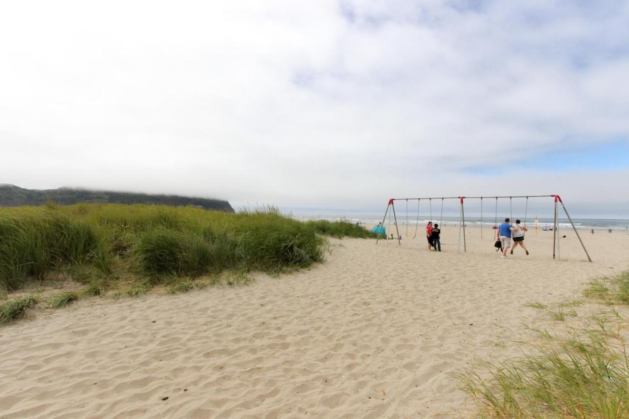 Sand & Sea: Coastal Cove *