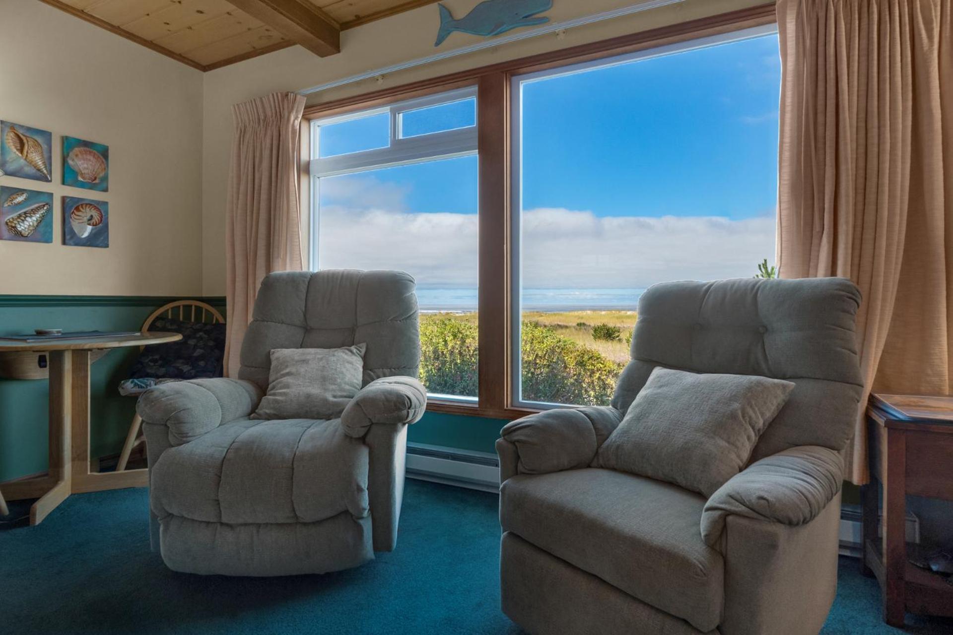 The Tides By The Sea Aparthotel
