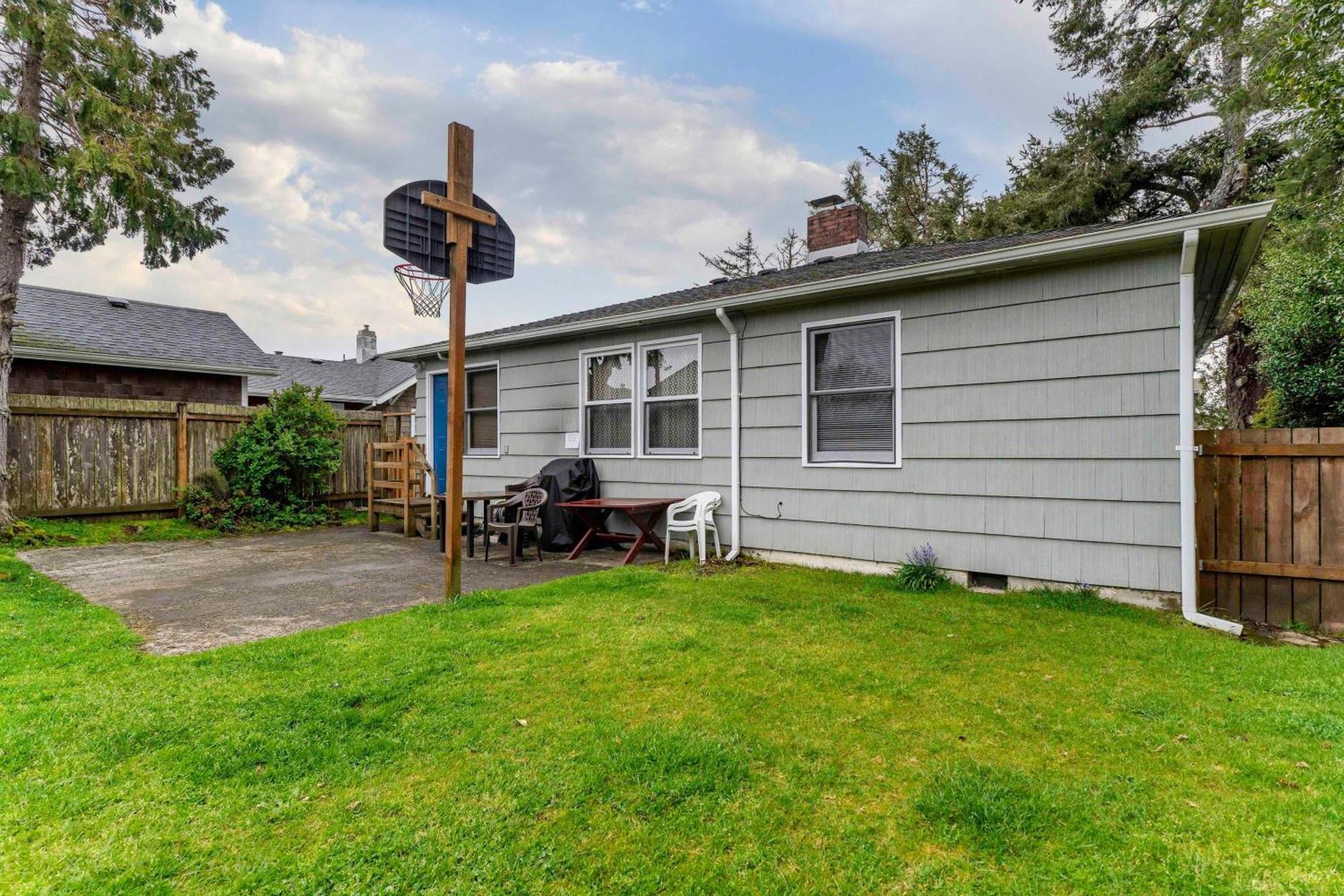 Barefoot Bungalow *
