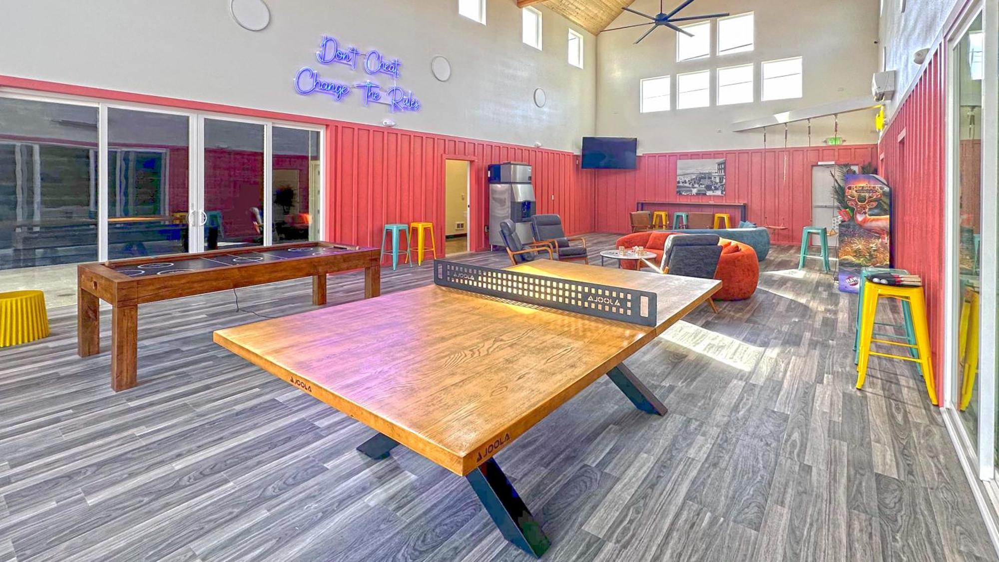 The Commons - Urban Coastal Lodging *