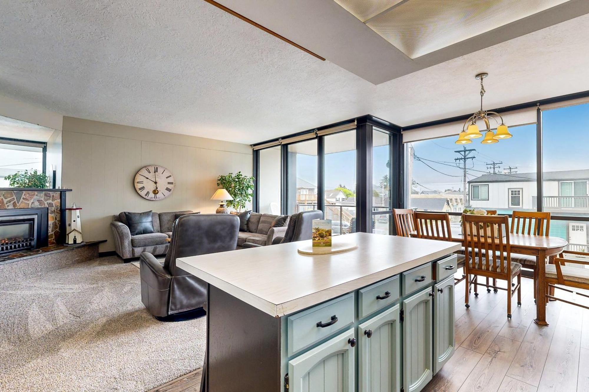 Apartment & Sea: A Shore Thing