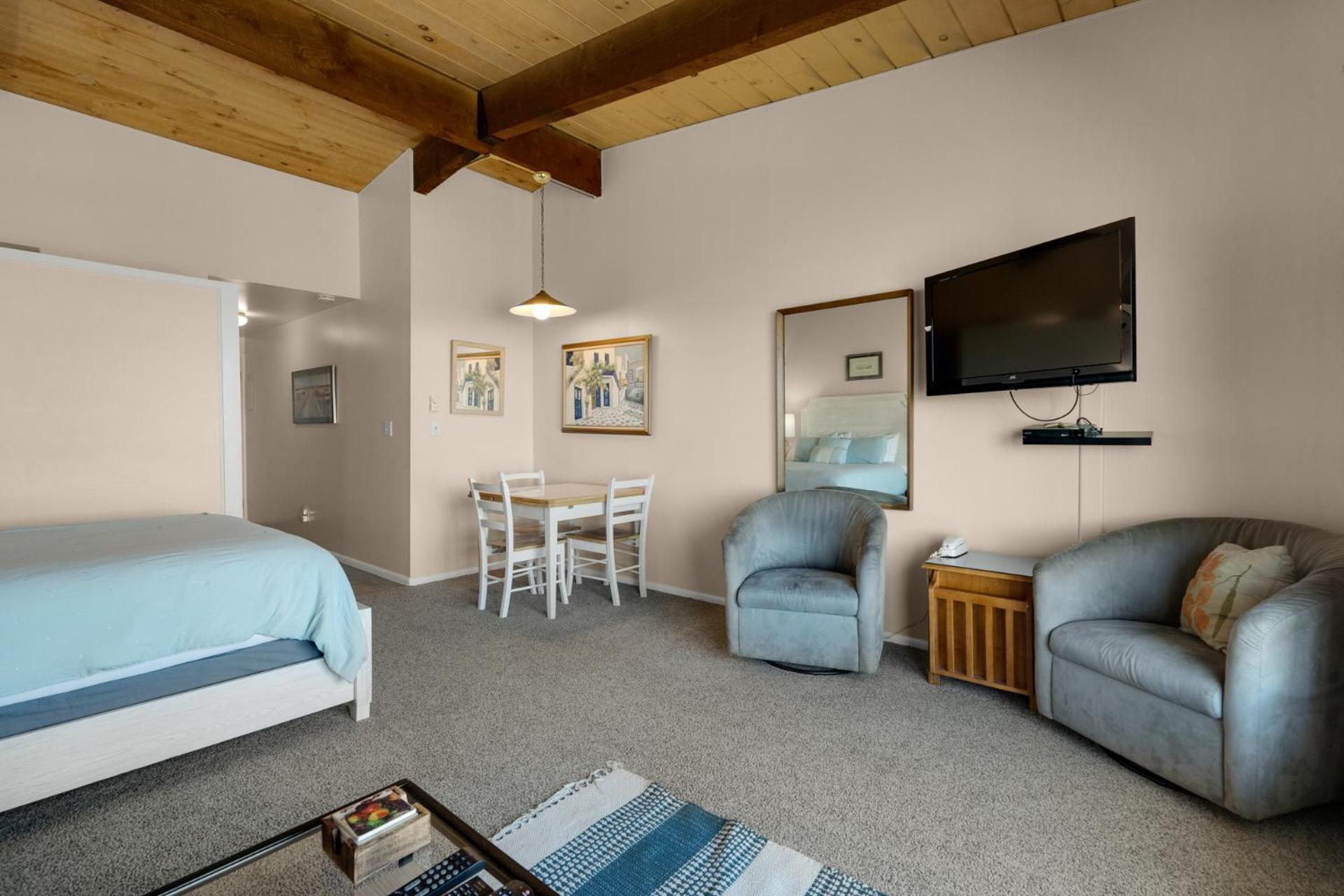 The Tides By The Sea Aparthotel 3*