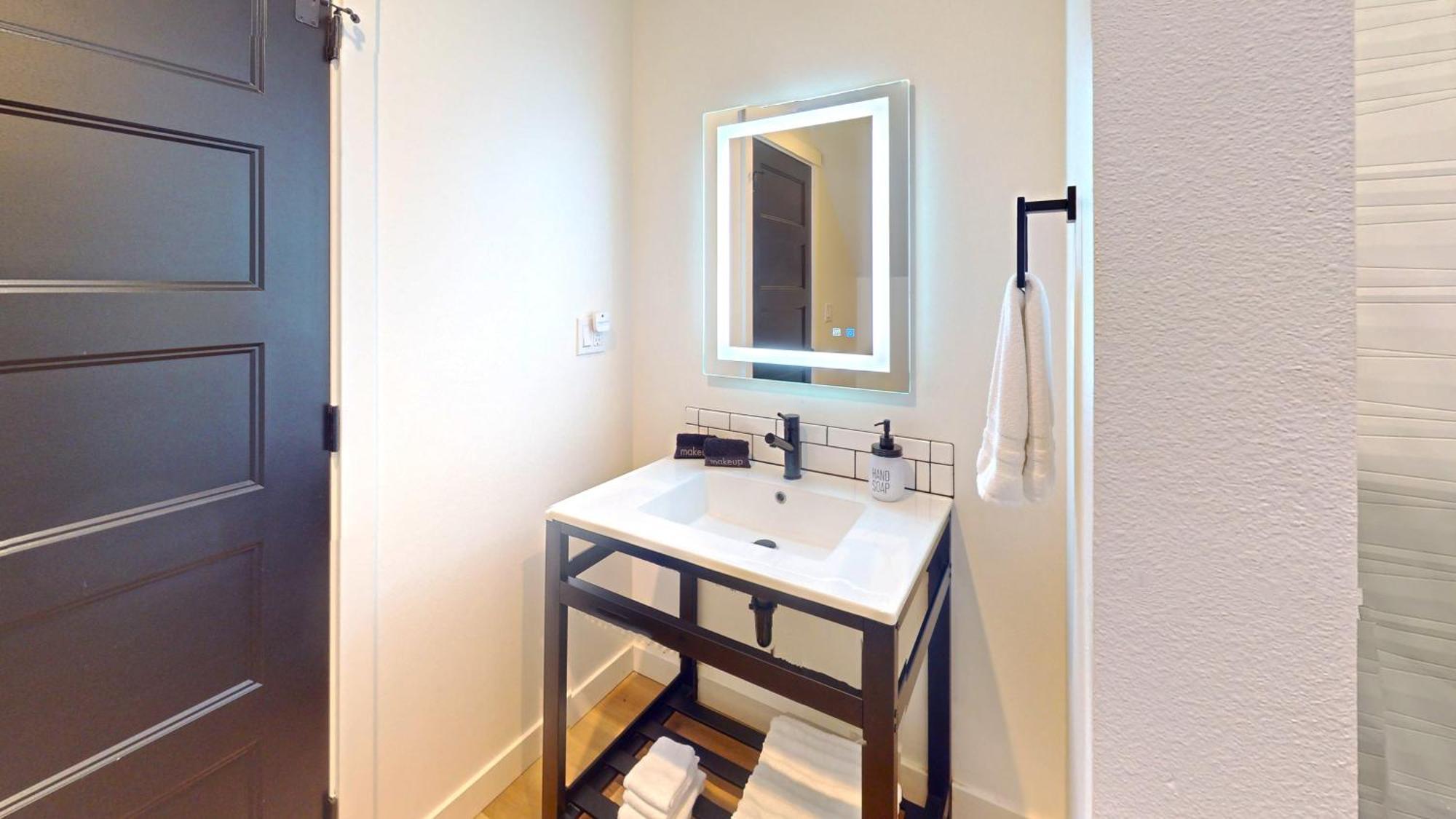 The Commons - Urban Coastal Lodging *