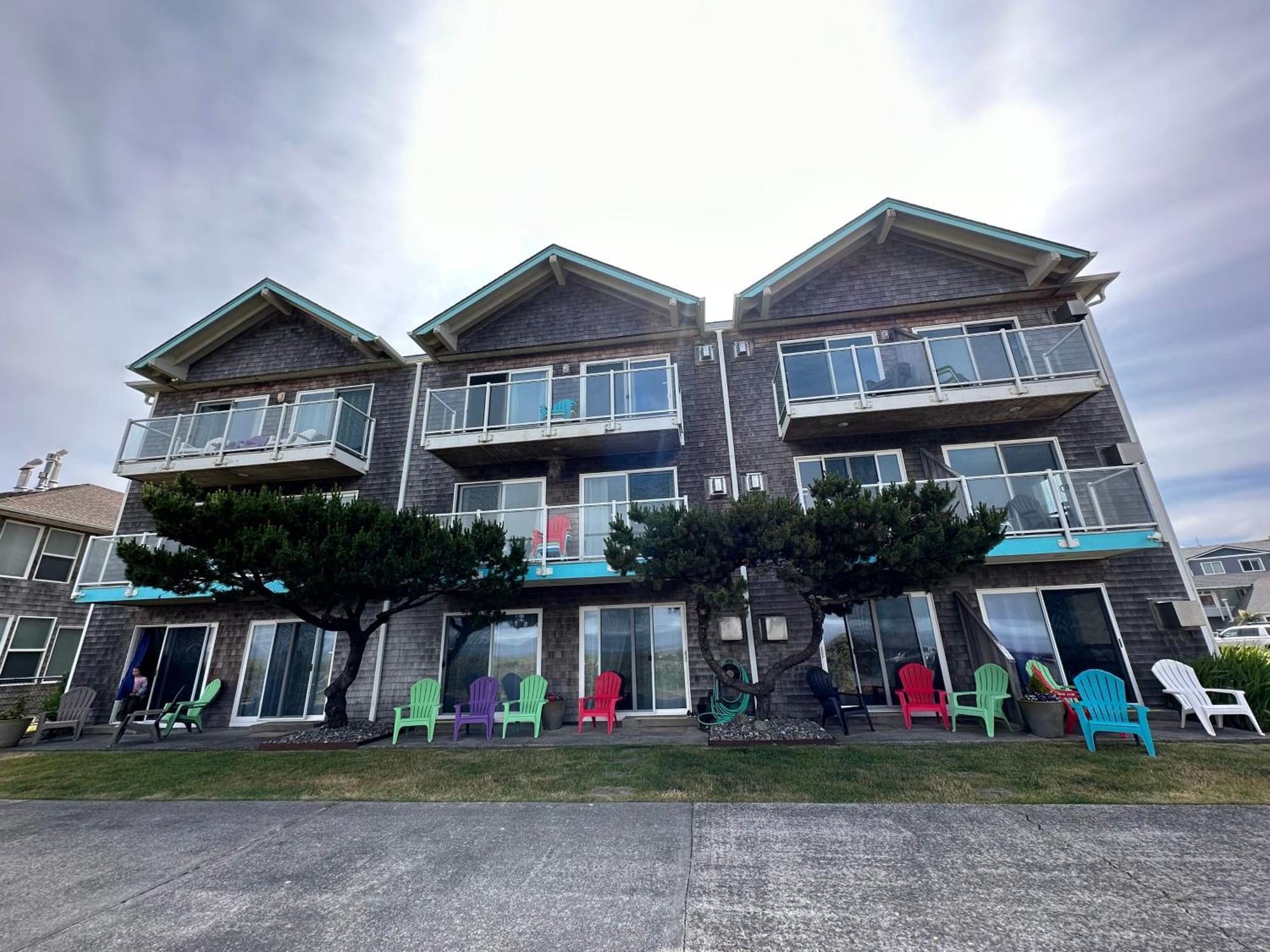 At The Shore Inn 3*