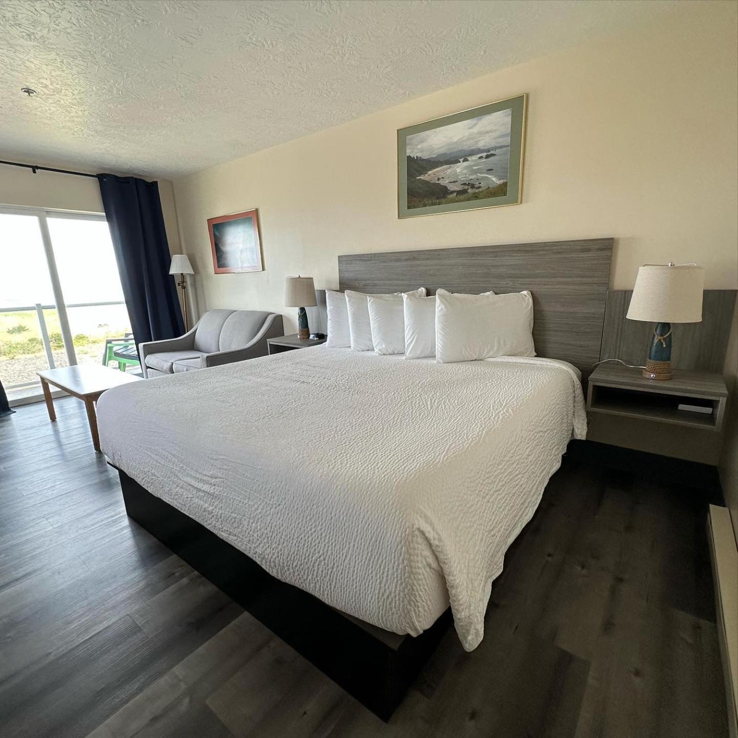 At The Shore Inn 3*