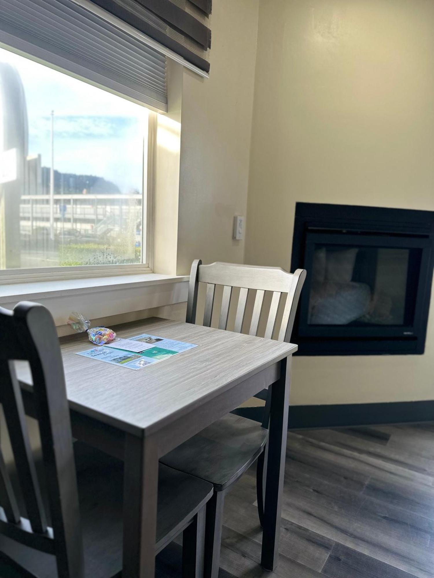 At The Shore Inn 3*