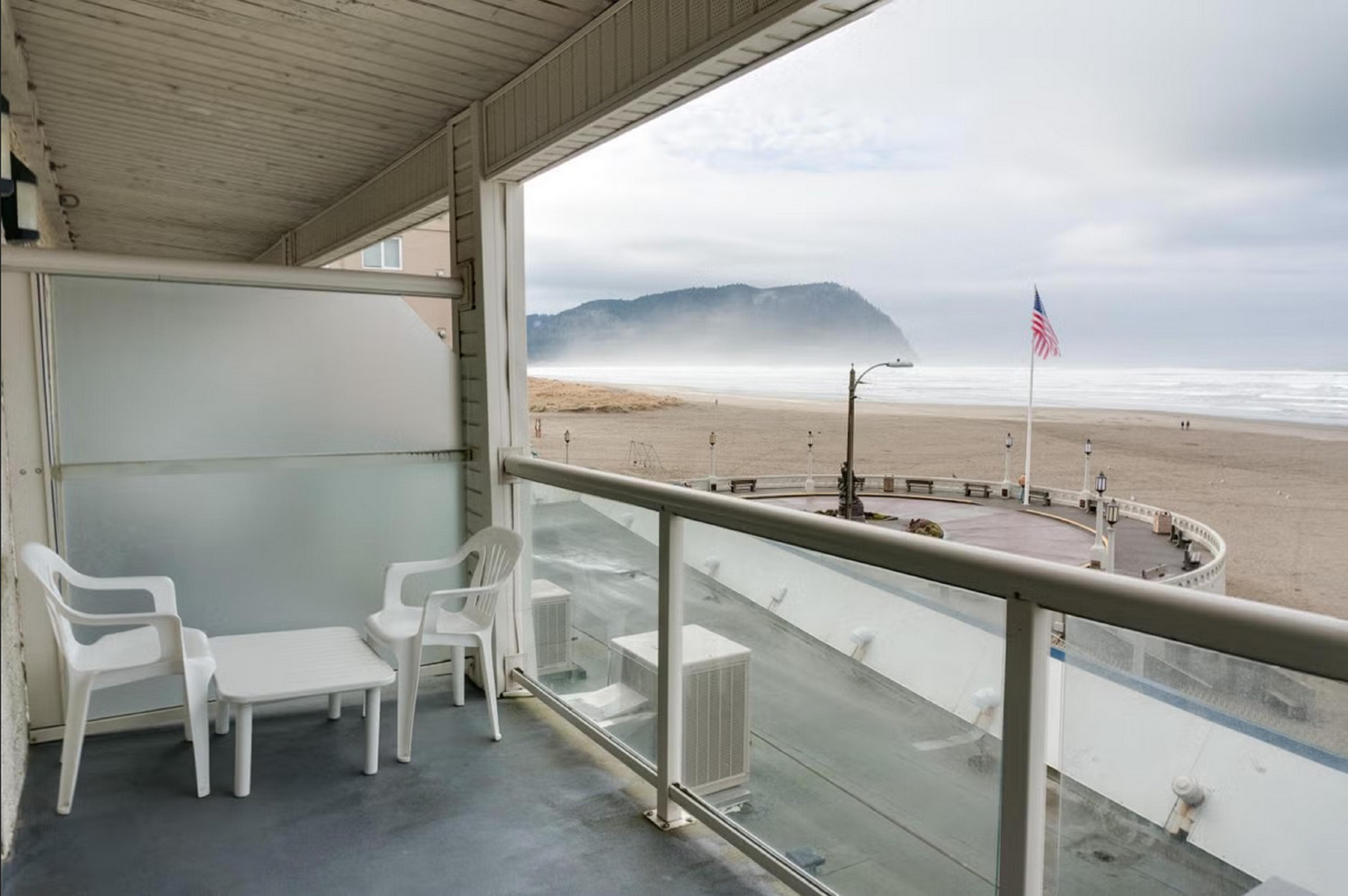Promenade & Oceanfront Hotel