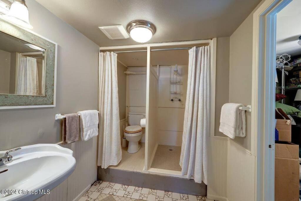 Chalet 3 Bedroom Pet Friendly - 5 Blocks To Seaside