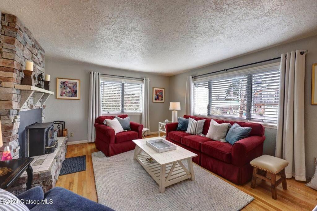 Chalet 3 Bedroom Pet Friendly - 5 Blocks To Seaside