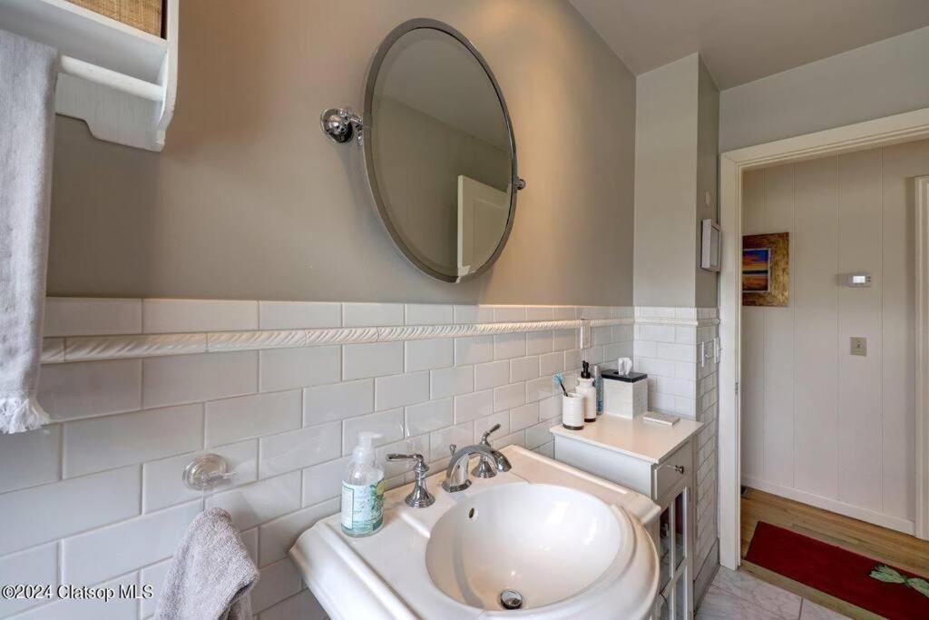 3 Bedroom Pet Friendly - 5 Blocks To Chalet