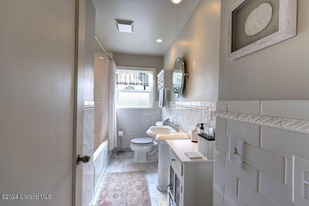 3 Bedroom Pet Friendly - 5 Blocks To * Seaside