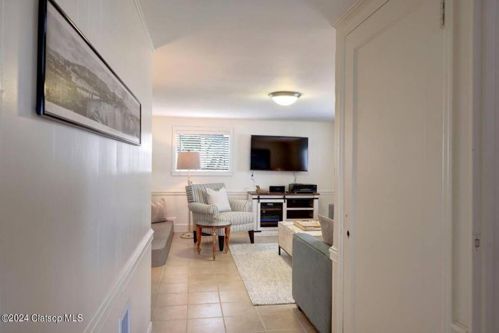 3 Bedroom Pet Friendly - 5 Blocks To Chalet Seaside