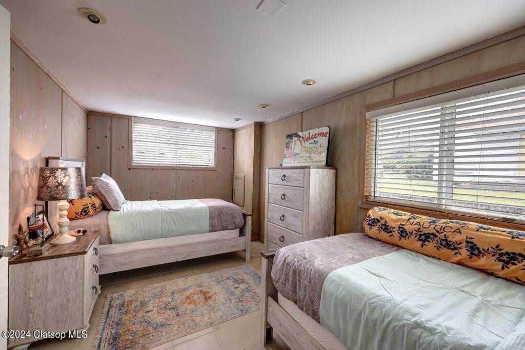 Chalet 3 Bedroom Pet Friendly - 5 Blocks To Seaside