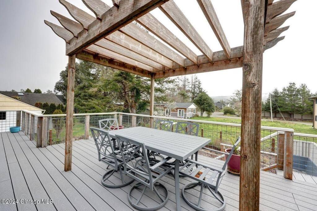 Chalet 3 Bedroom Pet Friendly - 5 Blocks To *
