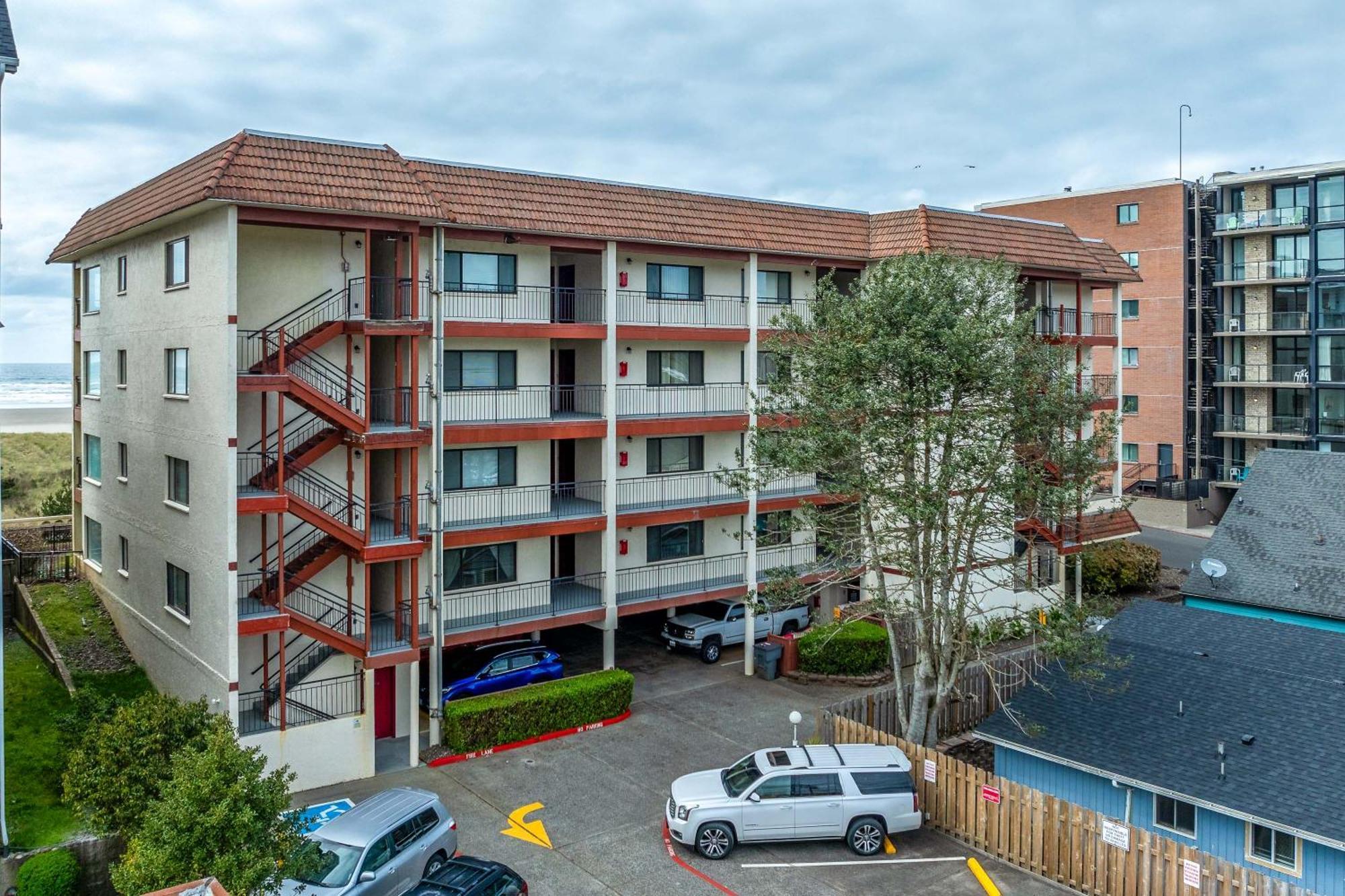 Apartment Club 203 *