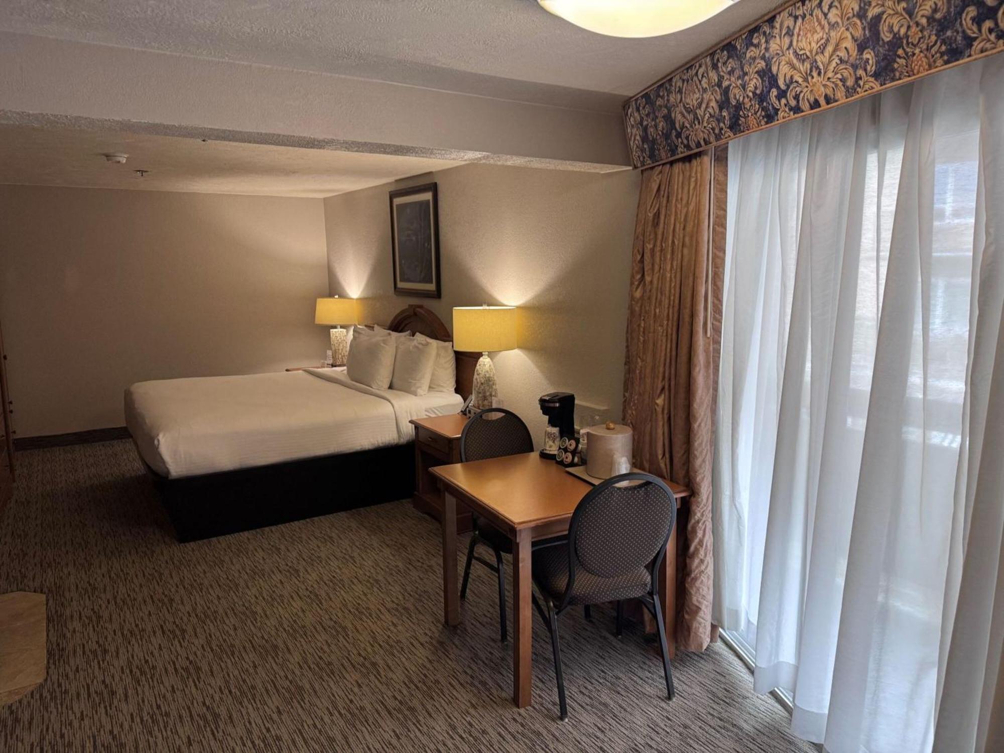 Hotel Promenade & Oceanfront 3*