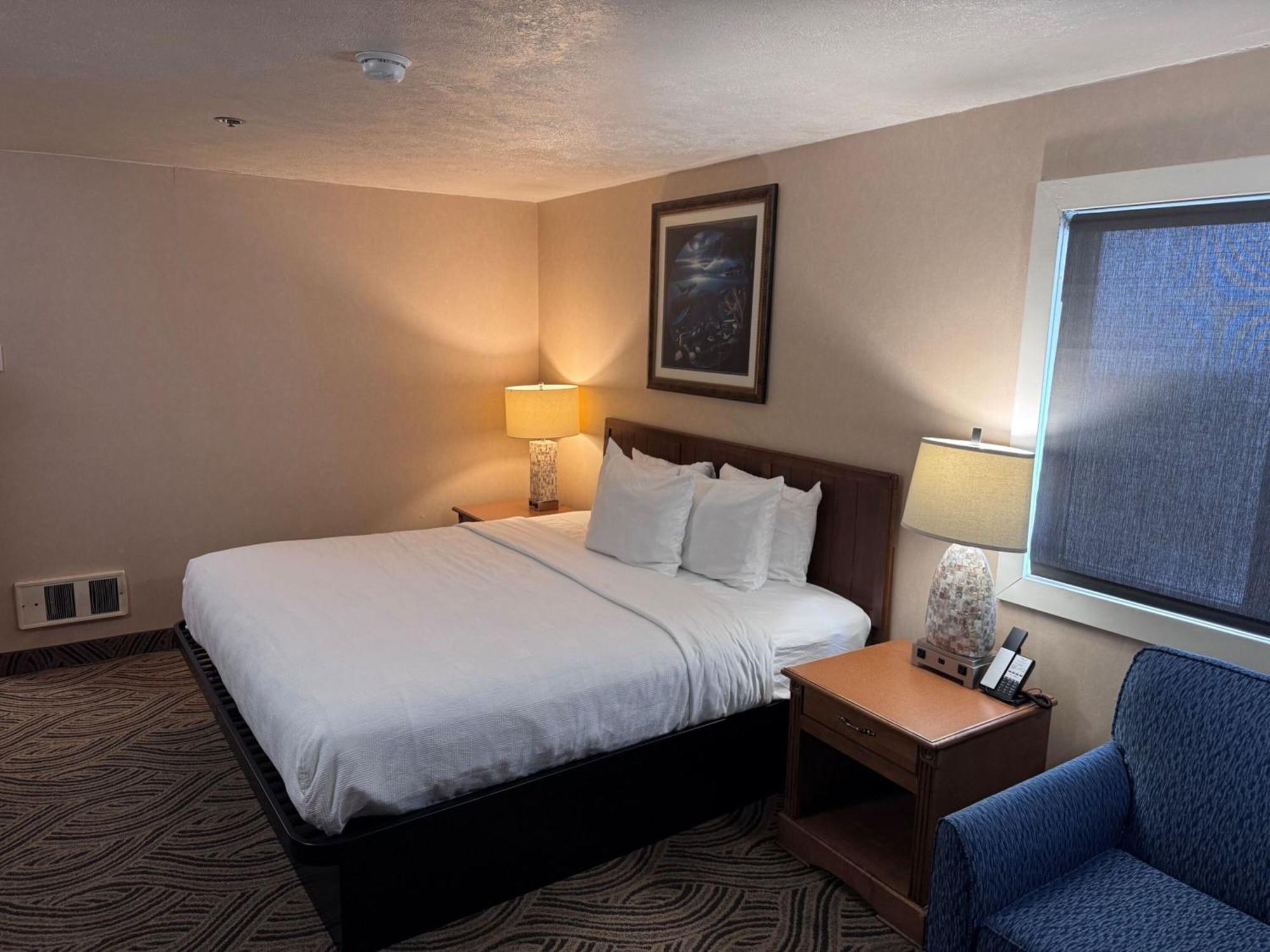 Promenade & Oceanfront Hotel