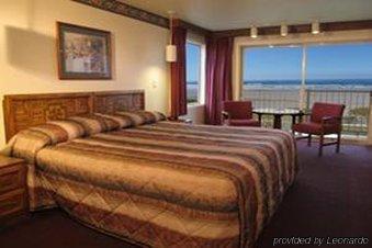 Hi Tide Oceanfront Resort 3*