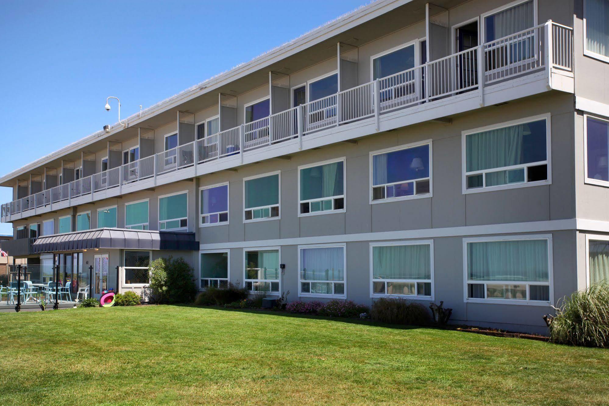 Motel Seashore On The Seaside