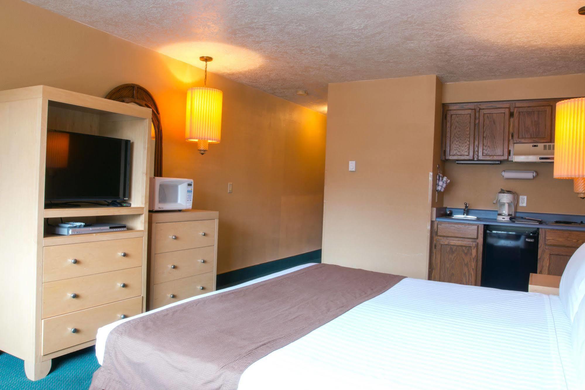 Hi Tide Oceanfront 3*
