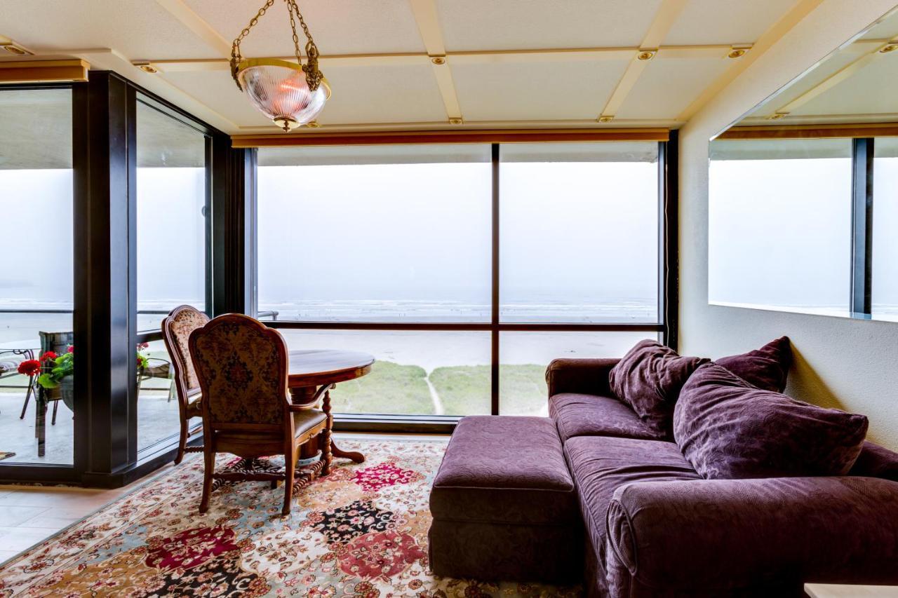 & Sea: Penthouse Paradise-on-prom Seaside
