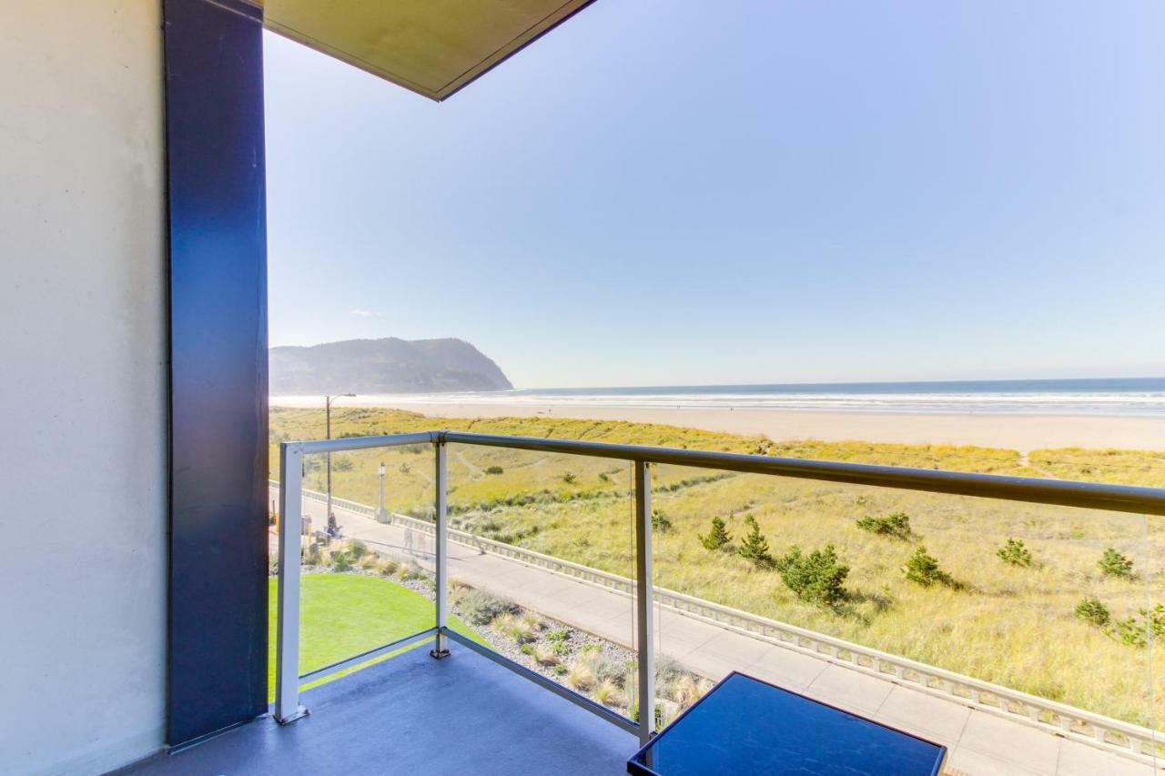 & Sea: Wave Watcher Apartment *